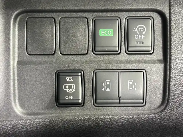 日産 セレナ ハイウェイスター Vセレクション 佐賀県 2018(平30)年 8.8万km ブリリアントホワイトパール 純正9インチナビ/フルセグTV/Bluetooth/CD/DVD/全方位カメラ/衝突被害軽減システム/自動駐車支援システム/クルーズコントロール/オートライト/オートマチックハイビーム/クリアランスソナー/LEDヘッドライト/LEDフォグライト/純正前方ドライブレコーダー/ビルトインETC/両側パワースライドドア/ハンズフリースライドドア/後席サンシェード/シートバックテーブル/純正フロアマット/純正16インチアルミホイール/スマートキー/スペアキー×1/ドアバイザー