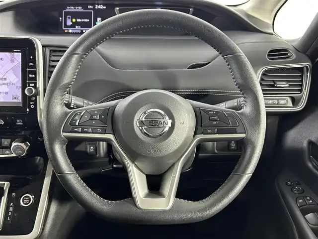 日産 セレナ ハイウェイスター Vセレクション 佐賀県 2018(平30)年 8.8万km ブリリアントホワイトパール 純正9インチナビ/フルセグTV/Bluetooth/CD/DVD/全方位カメラ/衝突被害軽減システム/自動駐車支援システム/クルーズコントロール/オートライト/オートマチックハイビーム/クリアランスソナー/LEDヘッドライト/LEDフォグライト/純正前方ドライブレコーダー/ビルトインETC/両側パワースライドドア/ハンズフリースライドドア/後席サンシェード/シートバックテーブル/純正フロアマット/純正16インチアルミホイール/スマートキー/スペアキー×1/ドアバイザー