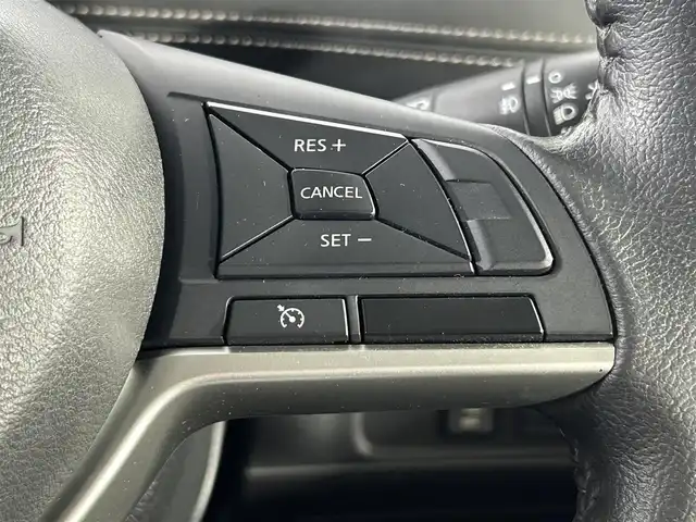 日産 セレナ ハイウェイスター Vセレクション 佐賀県 2018(平30)年 8.8万km ブリリアントホワイトパール 純正9インチナビ/フルセグTV/Bluetooth/CD/DVD/全方位カメラ/衝突被害軽減システム/自動駐車支援システム/クルーズコントロール/オートライト/オートマチックハイビーム/クリアランスソナー/LEDヘッドライト/LEDフォグライト/純正前方ドライブレコーダー/ビルトインETC/両側パワースライドドア/ハンズフリースライドドア/後席サンシェード/シートバックテーブル/純正フロアマット/純正16インチアルミホイール/スマートキー/スペアキー×1/ドアバイザー