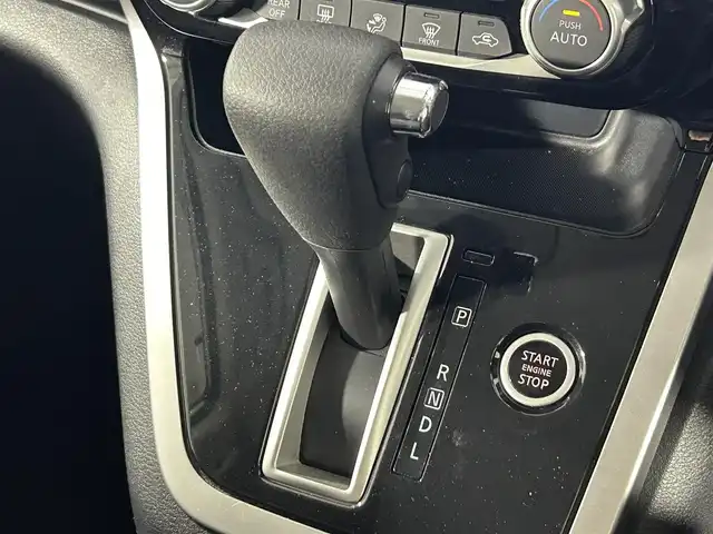 日産 セレナ ハイウェイスター Vセレクション 佐賀県 2018(平30)年 8.8万km ブリリアントホワイトパール 純正9インチナビ/フルセグTV/Bluetooth/CD/DVD/全方位カメラ/衝突被害軽減システム/自動駐車支援システム/クルーズコントロール/オートライト/オートマチックハイビーム/クリアランスソナー/LEDヘッドライト/LEDフォグライト/純正前方ドライブレコーダー/ビルトインETC/両側パワースライドドア/ハンズフリースライドドア/後席サンシェード/シートバックテーブル/純正フロアマット/純正16インチアルミホイール/スマートキー/スペアキー×1/ドアバイザー