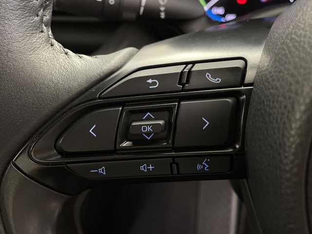 トヨタ ヤリスクロス ハイブリッド Z 鹿児島県 2023(令5)年 1.7万km センシュアルレッドマイカ ワンオーナー/モデリスタフルエアロ/メーカーナビ/パノラミックビューモニター/トヨタセーフティセンス/プリクラッシュセーフティ/ブラインドスポットモニター/レーダークルーズコントロール/オートハイビーム/電動パーキングブレーキ/パワーシート/純正フロアマット/シートヒーター/ステアリングヒーター/クリアランスソナー/LEDオートライト/ビルドインETC