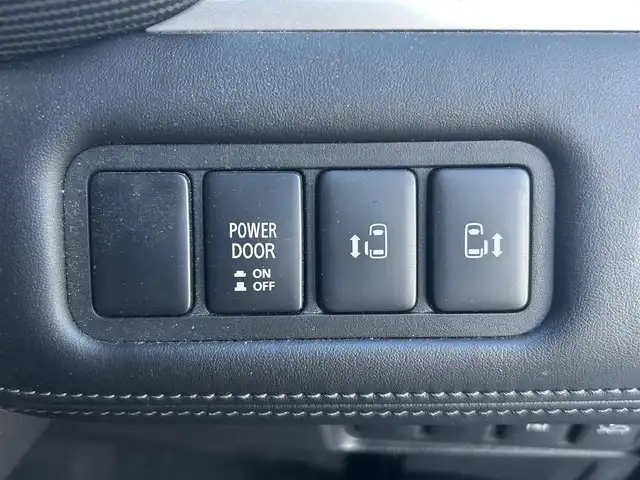 三菱 デリカＤ：５ G 群馬県 2023(令5)年 3.4万km アメジストブラック ワンオーナー/4WD/アルパイン製ナビ/　(AM/FM/CD/DVD/BT/SD/HDMI/)/全方位カメラ/アルパイン製フリップダウン/両側パワースライドドア/衝突被害軽減ブレーキ/車線逸脱警報/車線逸脱防止支援機能/レーダークルーズコントロール/AUTOライト/AUTOハイビーム/横すべり防止機能/アイドリングストップ/ステアリングリモコン/革巻きステアリング/ステアリングリモコン/パドルシフト