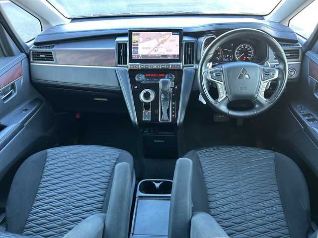 三菱 デリカＤ：５ G 群馬県 2023(令5)年 3.4万km アメジストブラック ワンオーナー/4WD/アルパイン製ナビ/　(AM/FM/CD/DVD/BT/SD/HDMI/)/全方位カメラ/アルパイン製フリップダウン/両側パワースライドドア/衝突被害軽減ブレーキ/車線逸脱警報/車線逸脱防止支援機能/レーダークルーズコントロール/AUTOライト/AUTOハイビーム/横すべり防止機能/アイドリングストップ/ステアリングリモコン/革巻きステアリング/ステアリングリモコン/パドルシフト