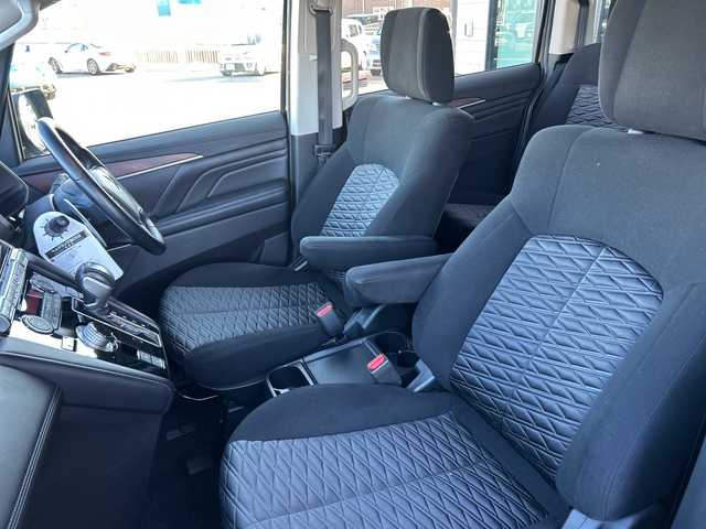 三菱 デリカＤ：５ G 群馬県 2023(令5)年 3.4万km アメジストブラック ワンオーナー/4WD/アルパイン製ナビ/　(AM/FM/CD/DVD/BT/SD/HDMI/)/全方位カメラ/アルパイン製フリップダウン/両側パワースライドドア/衝突被害軽減ブレーキ/車線逸脱警報/車線逸脱防止支援機能/レーダークルーズコントロール/AUTOライト/AUTOハイビーム/横すべり防止機能/アイドリングストップ/ステアリングリモコン/革巻きステアリング/ステアリングリモコン/パドルシフト