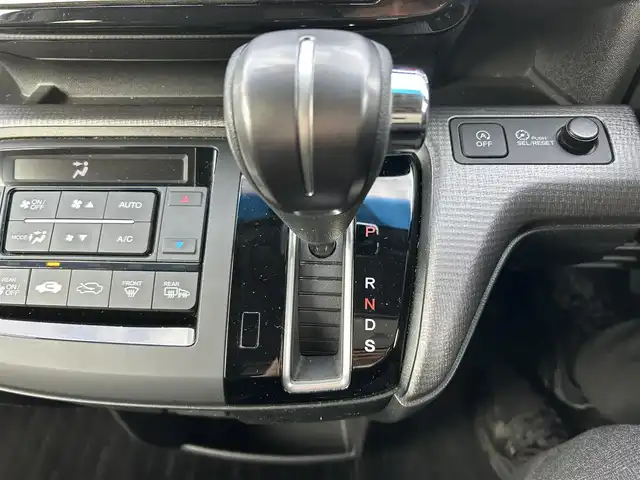 ホンダ ステップワゴン スパーダ ホンダセンシング 群馬県 2020(令2)年 4.8万km プラチナホワイトパール ワンオーナー/ホンダセンシング/・衝突軽減ブレーキシステム/・先行車検知/・先行車発進お知らせ/・路外逸脱抑制機能/・レーンキープアシスト/・標識認識システム/純正9インチインターナビ　VXM-217VFNi/　(CD DVD Bluetooth　フルセグTV SD AM FM)/純正フリップダウンモニター/バックカメラ/ビルトインETC2.0/両側パワースライドドア/アイドリングストップ/純正ドライブレコーダー（前方録画）/LEDヘッドライト/オートライト/革巻きステアリング/ステアリングスイッチ/パドルシフト/横滑り防止/電動格納ウィンカーミラー/純正フロアマット