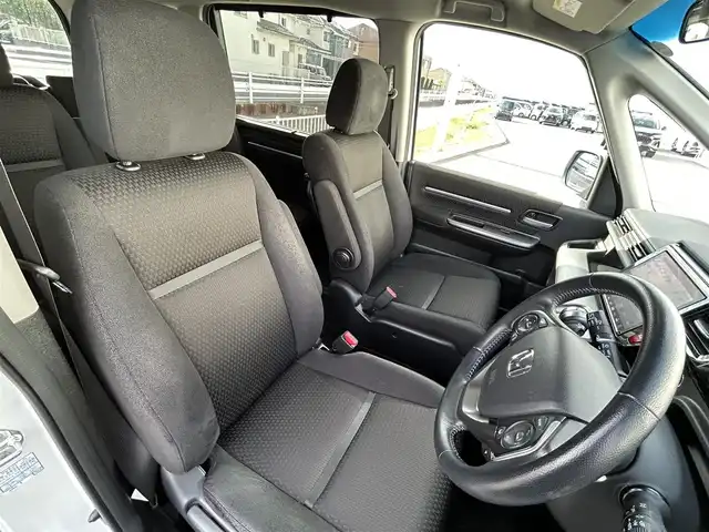 ホンダ ステップワゴン スパーダ ホンダセンシング 群馬県 2020(令2)年 4.8万km プラチナホワイトパール ワンオーナー/ホンダセンシング/・衝突軽減ブレーキシステム/・先行車検知/・先行車発進お知らせ/・路外逸脱抑制機能/・レーンキープアシスト/・標識認識システム/純正9インチインターナビ　VXM-217VFNi/　(CD DVD Bluetooth　フルセグTV SD AM FM)/純正フリップダウンモニター/バックカメラ/ビルトインETC2.0/両側パワースライドドア/アイドリングストップ/純正ドライブレコーダー（前方録画）/LEDヘッドライト/オートライト/革巻きステアリング/ステアリングスイッチ/パドルシフト/横滑り防止/電動格納ウィンカーミラー/純正フロアマット