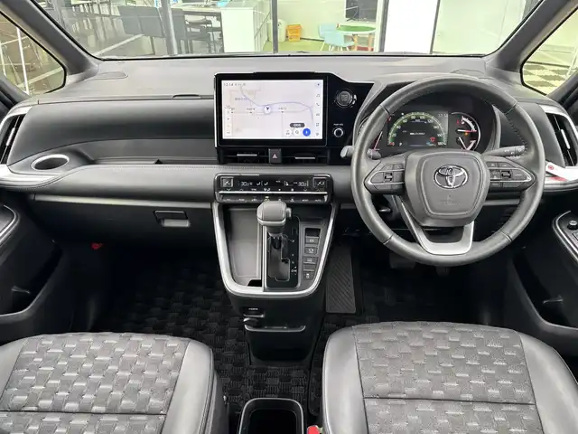 トヨタ ヴォクシー S－Z 奈良県 2023(令5)年 1.5万km アティチュードブラックマイカ 純正10.5インチディスプレイオーディオ/（TV/BT/AppleCarPlay/AndroidAut）/純正14インチフリップダウンモニター（V14T-R72R）/レーダークルーズコントロール/バックカメラ/前後コーナーセンサー/プリクラッシュセーフティ/レーンキープアシスト/両側パワースライドドア/ハーフレザーシート/前席シートヒーター/前後ドライブレコーダー/ETC2.0/LEDヘッドライト/純正17インチAW/保証書/取り扱い説明書/スペアキーX1