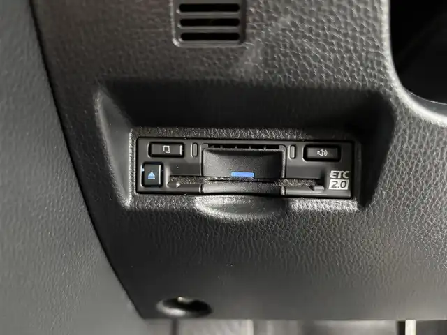 トヨタ ヴォクシー S－Z 奈良県 2023(令5)年 1.5万km アティチュードブラックマイカ 純正10.5インチディスプレイオーディオ/（TV/BT/AppleCarPlay/AndroidAut）/純正14インチフリップダウンモニター（V14T-R72R）/レーダークルーズコントロール/バックカメラ/前後コーナーセンサー/プリクラッシュセーフティ/レーンキープアシスト/両側パワースライドドア/ハーフレザーシート/前席シートヒーター/前後ドライブレコーダー/ETC2.0/LEDヘッドライト/純正17インチAW/保証書/取り扱い説明書/スペアキーX1