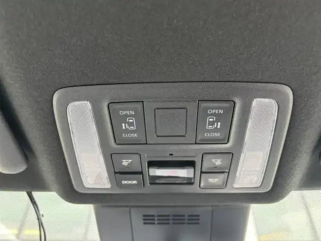 トヨタ ヴォクシー S－Z 奈良県 2023(令5)年 1.5万km アティチュードブラックマイカ 純正10.5インチディスプレイオーディオ/（TV/BT/AppleCarPlay/AndroidAut）/純正14インチフリップダウンモニター（V14T-R72R）/レーダークルーズコントロール/バックカメラ/前後コーナーセンサー/プリクラッシュセーフティ/レーンキープアシスト/両側パワースライドドア/ハーフレザーシート/前席シートヒーター/前後ドライブレコーダー/ETC2.0/LEDヘッドライト/純正17インチAW/保証書/取り扱い説明書/スペアキーX1