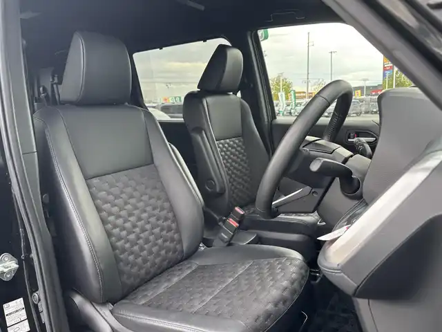 トヨタ ヴォクシー S－Z 奈良県 2023(令5)年 1.5万km アティチュードブラックマイカ 純正10.5インチディスプレイオーディオ/（TV/BT/AppleCarPlay/AndroidAut）/純正14インチフリップダウンモニター（V14T-R72R）/レーダークルーズコントロール/バックカメラ/前後コーナーセンサー/プリクラッシュセーフティ/レーンキープアシスト/両側パワースライドドア/ハーフレザーシート/前席シートヒーター/前後ドライブレコーダー/ETC2.0/LEDヘッドライト/純正17インチAW/保証書/取り扱い説明書/スペアキーX1