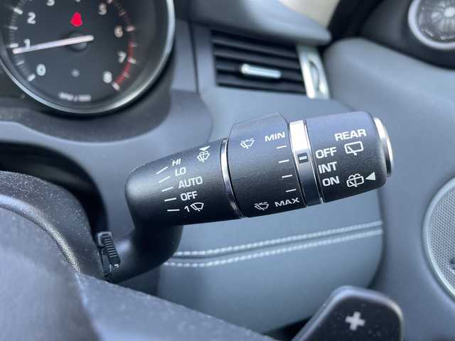 ランドローバー レンジローバーイヴォーク SEプラス 三重県 2017(平29)年 4万km フィレンツェレッド /禁煙車//スマートキー//プッシュスタート//ワンオーナー//純正HDDナビ//全方位カメラ//オートAC//前席シートヒーター/[前席メモリ機能付きパワーシート//本革シート//ステアリングスイッチ//クルーズコントロール//MTモード付AT//パドルシフト//MERIDIANサウンド//ガラスルーフ//4WD//ターボ//AEB(衝突軽減ブレーキ)//LDW//BSM//ETC//社外前方ドライブレコーダー//サイドカーテンエアバッグ//LED//オートライト