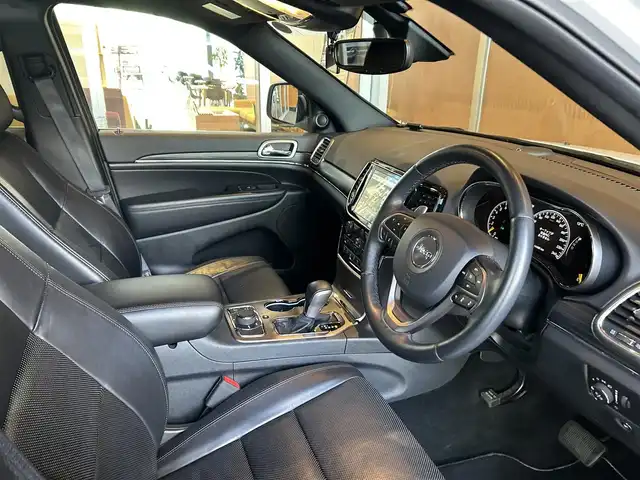 クライスラー・ジープ ジープ グランドチェロキー WK 10thアニバーサリーED 宮城県 2021(令3)年 1.5万km 白 特別仕様車/ワンオーナー/アダプティブクルーズコントロール/レーンキープアシスト/ブラインドスポットアシスト/純正ナビゲーションシステム/フルセグTV/フロント/サイド/バックカメラ/ブラックレザーシート/シートベンチレーション/シートヒーター/パワーシート/ステアリングヒーター/純正18インチAW/スマートキー/パワーバックドア/ルーフレール