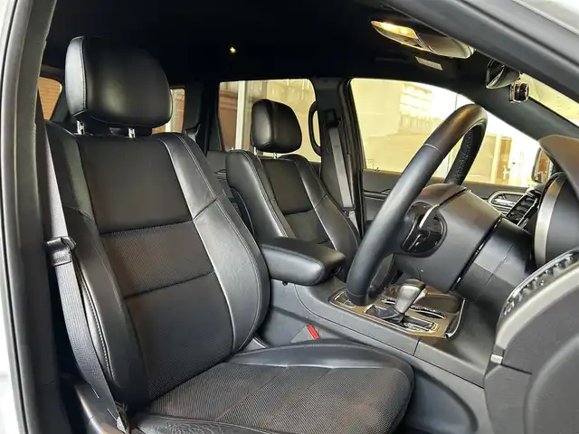 クライスラー・ジープ ジープ グランドチェロキー WK 10thアニバーサリーED 宮城県 2021(令3)年 1.5万km 白 特別仕様車/ワンオーナー/アダプティブクルーズコントロール/レーンキープアシスト/ブラインドスポットアシスト/純正ナビゲーションシステム/フルセグTV/フロント/サイド/バックカメラ/ブラックレザーシート/シートベンチレーション/シートヒーター/パワーシート/ステアリングヒーター/純正18インチAW/スマートキー/パワーバックドア/ルーフレール