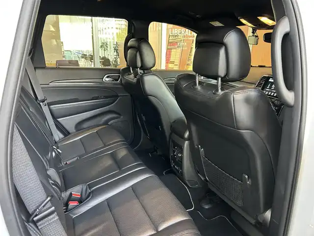 クライスラー・ジープ ジープ グランドチェロキー WK 10thアニバーサリーED 宮城県 2021(令3)年 1.5万km 白 特別仕様車/ワンオーナー/アダプティブクルーズコントロール/レーンキープアシスト/ブラインドスポットアシスト/純正ナビゲーションシステム/フルセグTV/フロント/サイド/バックカメラ/ブラックレザーシート/シートベンチレーション/シートヒーター/パワーシート/ステアリングヒーター/純正18インチAW/スマートキー/パワーバックドア/ルーフレール