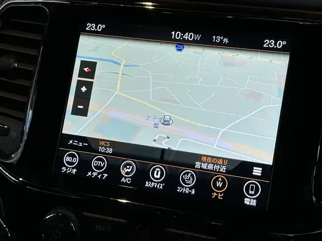 クライスラー・ジープ ジープ グランドチェロキー WK 10thアニバーサリーED 宮城県 2021(令3)年 1.5万km 白 特別仕様車/ワンオーナー/アダプティブクルーズコントロール/レーンキープアシスト/ブラインドスポットアシスト/純正ナビゲーションシステム/フルセグTV/フロント/サイド/バックカメラ/ブラックレザーシート/シートベンチレーション/シートヒーター/パワーシート/ステアリングヒーター/純正18インチAW/スマートキー/パワーバックドア/ルーフレール