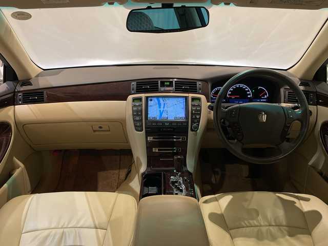 トヨタ クラウン ロイヤル RエクストラiFourQプレミア 新潟県 2008(平20)年 8.2万km プレミアムシルバーパール エンジンスタートボタン/パワーステアリング/パワーウィンドウ/4WD/スマートキー/オートエアコン/クルーズコントロール/MD/MDチェンジャー/純正ETC/バックカメラ/フルセグTV/純正DVDナビ/D+N席パワーシート/レザーシート/純正アルミホイール/ABS/横滑り防止装置/AFS/前後コーナーセンサー/LEDヘッドライト/W+サイドエアバック/カーテンエアバック