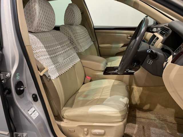 トヨタ クラウン ロイヤル RエクストラiFourQプレミア 新潟県 2008(平20)年 8.2万km プレミアムシルバーパール エンジンスタートボタン/パワーステアリング/パワーウィンドウ/4WD/スマートキー/オートエアコン/クルーズコントロール/MD/MDチェンジャー/純正ETC/バックカメラ/フルセグTV/純正DVDナビ/D+N席パワーシート/レザーシート/純正アルミホイール/ABS/横滑り防止装置/AFS/前後コーナーセンサー/LEDヘッドライト/W+サイドエアバック/カーテンエアバック