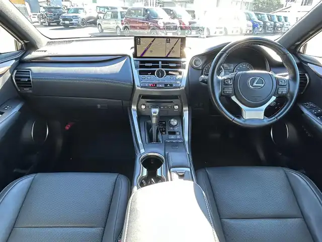 レクサス ＮＸ 300 スパイス&シック 愛知県 2020(令2)年 4万km ソニッククォーツ 純正10.3インチワイドナビ/　AM/FM・CD/DVD・BT・USB/ムーンルーフ/全方位カメラ/パノラミックビューモニター/プリクラッシュセーフティシステム/レーントレーシングアシスト/アダプティブハイビームシステム/レーダークルーズコントローズ/先行車発進告知機能/ブラインドスポットモニター/パーキングサポートブレーキ/パワーバックドア/三眼LEDヘッドランプ/ステアリングヒーター/前席シートヒーター/エアシート/パワーシート/運転席シートメモリー/純正18インチAW/純正フロアマット/ETC2.0/カードキー/保証書/取説