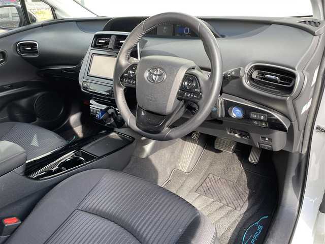 トヨタ プリウス A 佐賀県 2019(平31)年 5.4万km ホワイトパールクリスタルシャイン 純正7型ナビゲーション/バックカメラ/ビルトインETC/前方ドライブレコーダー/ステアリングヒーター/HUD/BSM/パーキングアシスト/プリクラッシュセーフティ/レーダークルーズコントロール/フロアマット/LEDヘッドライト/フォグランプ