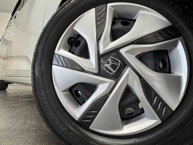 ホンダ フリード ハイブリット G 三重県 2023(令5)年 1万km プラチナホワイトパール ハイブリッド/FF/i-DCD（インパネ7DCT）（7AT）/純正 9型ナビ/（CD/DVD/FM/AM/TV/SD/MusicRack/USB/iPod/Bluetooth/HDMI/CarPlay）/両側パワースライドドア/ドライブレコーダー 前後/Honda SENSING/・衝突軽減ブレーキ［CMBS］/・車線維持支援システム［LKAS］/・路外逸脱抑制機能/・標識認識機能/・先行車発進お知らせ機能/・アダプティブクルーズコントロール［ACC］/装備/・シートヒーター（D/N）/・オートライトシステム/・LEDヘッドライト＋LEDアクティブコーナリングライト/・熱線入りフロントワイパー/・オートエアコン/・ヒーター付ドアミラー/・ステアリングリモコン/・プッシュスタート/・スマートキーシステム/・保/取/ナビ取