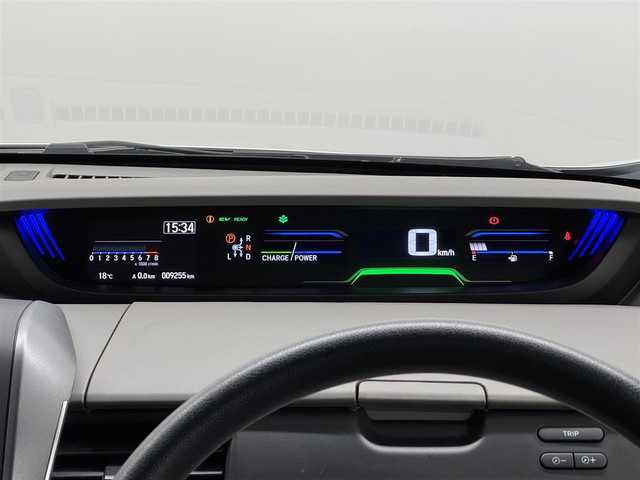 ホンダ フリード ハイブリット G 三重県 2023(令5)年 1万km プラチナホワイトパール ハイブリッド/FF/i-DCD（インパネ7DCT）（7AT）/純正 9型ナビ/（CD/DVD/FM/AM/TV/SD/MusicRack/USB/iPod/Bluetooth/HDMI/CarPlay）/両側パワースライドドア/ドライブレコーダー 前後/Honda SENSING/・衝突軽減ブレーキ［CMBS］/・車線維持支援システム［LKAS］/・路外逸脱抑制機能/・標識認識機能/・先行車発進お知らせ機能/・アダプティブクルーズコントロール［ACC］/装備/・シートヒーター（D/N）/・オートライトシステム/・LEDヘッドライト＋LEDアクティブコーナリングライト/・熱線入りフロントワイパー/・オートエアコン/・ヒーター付ドアミラー/・ステアリングリモコン/・プッシュスタート/・スマートキーシステム/・保/取/ナビ取