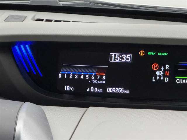 ホンダ フリード ハイブリット G 三重県 2023(令5)年 1万km プラチナホワイトパール ハイブリッド/FF/i-DCD（インパネ7DCT）（7AT）/純正 9型ナビ/（CD/DVD/FM/AM/TV/SD/MusicRack/USB/iPod/Bluetooth/HDMI/CarPlay）/両側パワースライドドア/ドライブレコーダー 前後/Honda SENSING/・衝突軽減ブレーキ［CMBS］/・車線維持支援システム［LKAS］/・路外逸脱抑制機能/・標識認識機能/・先行車発進お知らせ機能/・アダプティブクルーズコントロール［ACC］/装備/・シートヒーター（D/N）/・オートライトシステム/・LEDヘッドライト＋LEDアクティブコーナリングライト/・熱線入りフロントワイパー/・オートエアコン/・ヒーター付ドアミラー/・ステアリングリモコン/・プッシュスタート/・スマートキーシステム/・保/取/ナビ取