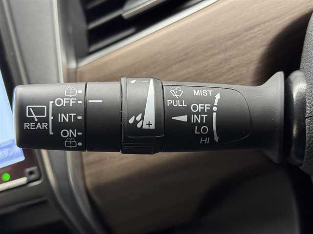 ホンダ フリード ハイブリット G 三重県 2023(令5)年 1万km プラチナホワイトパール ハイブリッド/FF/i-DCD（インパネ7DCT）（7AT）/純正 9型ナビ/（CD/DVD/FM/AM/TV/SD/MusicRack/USB/iPod/Bluetooth/HDMI/CarPlay）/両側パワースライドドア/ドライブレコーダー 前後/Honda SENSING/・衝突軽減ブレーキ［CMBS］/・車線維持支援システム［LKAS］/・路外逸脱抑制機能/・標識認識機能/・先行車発進お知らせ機能/・アダプティブクルーズコントロール［ACC］/装備/・シートヒーター（D/N）/・オートライトシステム/・LEDヘッドライト＋LEDアクティブコーナリングライト/・熱線入りフロントワイパー/・オートエアコン/・ヒーター付ドアミラー/・ステアリングリモコン/・プッシュスタート/・スマートキーシステム/・保/取/ナビ取