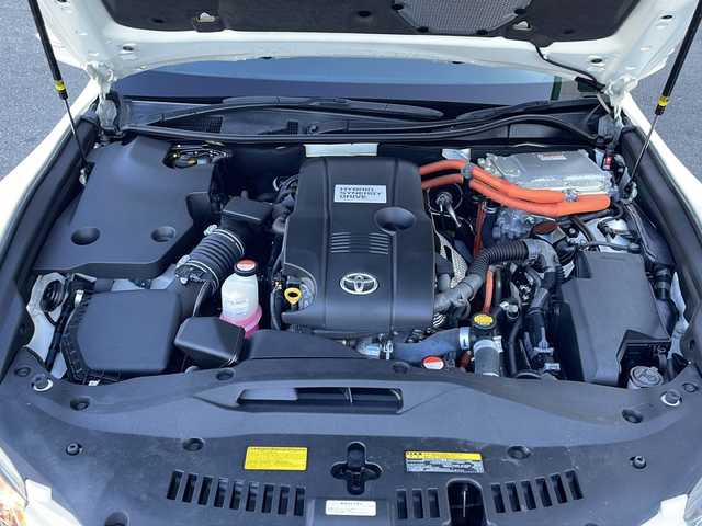 トヨタ クラウン ハイブリッド アスリートS ブラックスタイル 山口県 2015(平27)年 6.1万km ホワイトパールクリスタルシャイン サンルーフ/純正メーカーSDナビ/・フルセグテレビ（走行中視聴可能）/・Bluetooth/・AM/FM/CD/DVD/バックカメラ/クルーズコントロール/純正18インチAW/レザーシート/シートヒーター/エアシート/パワーシート/革巻きステアリング/ステアリングヒーター/HIDヘッドライト/オートライト/フォグランプ/ETC/プッシュスタート/社外ドラレコ/レーダー探知機(AR-252GA)/スペアキー×１/取扱説明書/保証書