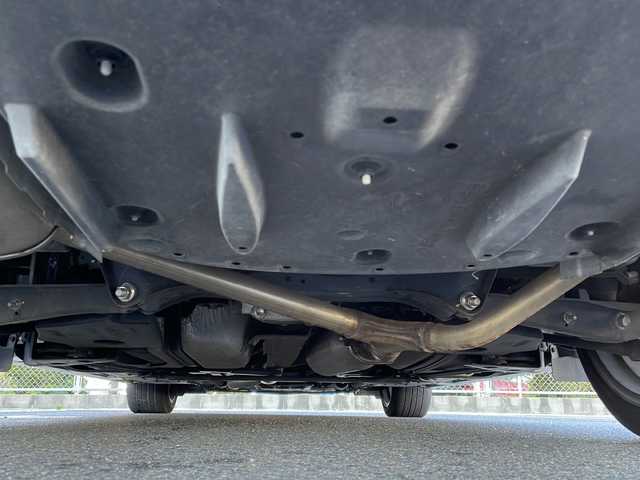 トヨタ クラウン ハイブリッド アスリートS ブラックスタイル 山口県 2015(平27)年 6.1万km ホワイトパールクリスタルシャイン サンルーフ/純正メーカーSDナビ/・フルセグテレビ（走行中視聴可能）/・Bluetooth/・AM/FM/CD/DVD/バックカメラ/クルーズコントロール/純正18インチAW/レザーシート/シートヒーター/エアシート/パワーシート/革巻きステアリング/ステアリングヒーター/HIDヘッドライト/オートライト/フォグランプ/ETC/プッシュスタート/社外ドラレコ/レーダー探知機(AR-252GA)/スペアキー×１/取扱説明書/保証書