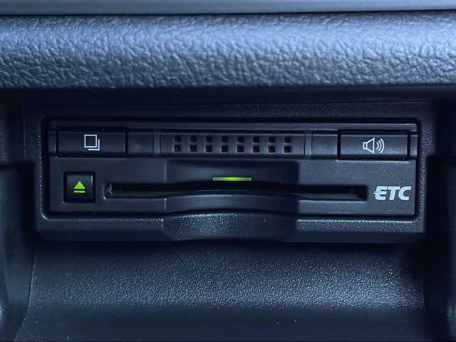 トヨタ クラウン ハイブリッド アスリートS ブラックスタイル 山口県 2015(平27)年 6.1万km ホワイトパールクリスタルシャイン サンルーフ/純正メーカーSDナビ/・フルセグテレビ（走行中視聴可能）/・Bluetooth/・AM/FM/CD/DVD/バックカメラ/クルーズコントロール/純正18インチAW/レザーシート/シートヒーター/エアシート/パワーシート/革巻きステアリング/ステアリングヒーター/HIDヘッドライト/オートライト/フォグランプ/ETC/プッシュスタート/社外ドラレコ/レーダー探知機(AR-252GA)/スペアキー×１/取扱説明書/保証書