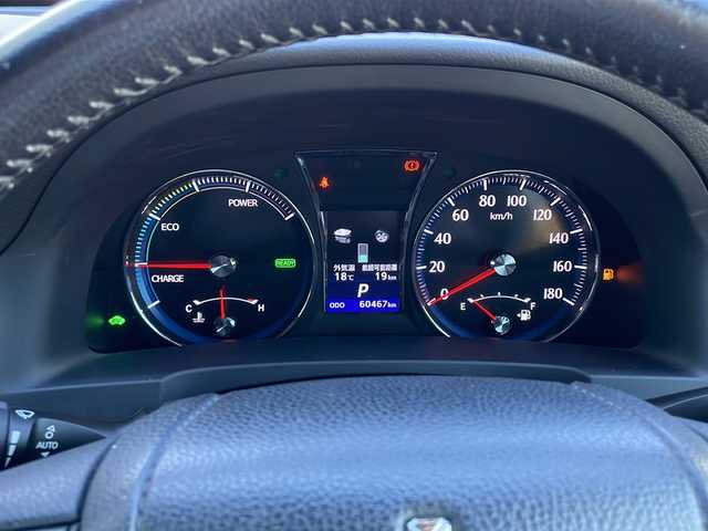 トヨタ クラウン ハイブリッド アスリートS ブラックスタイル 山口県 2015(平27)年 6.1万km ホワイトパールクリスタルシャイン サンルーフ/純正メーカーSDナビ/・フルセグテレビ（走行中視聴可能）/・Bluetooth/・AM/FM/CD/DVD/バックカメラ/クルーズコントロール/純正18インチAW/レザーシート/シートヒーター/エアシート/パワーシート/革巻きステアリング/ステアリングヒーター/HIDヘッドライト/オートライト/フォグランプ/ETC/プッシュスタート/社外ドラレコ/レーダー探知機(AR-252GA)/スペアキー×１/取扱説明書/保証書