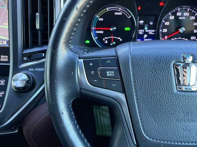 トヨタ クラウン ハイブリッド アスリートS ブラックスタイル 山口県 2015(平27)年 6.1万km ホワイトパールクリスタルシャイン サンルーフ/純正メーカーSDナビ/・フルセグテレビ（走行中視聴可能）/・Bluetooth/・AM/FM/CD/DVD/バックカメラ/クルーズコントロール/純正18インチAW/レザーシート/シートヒーター/エアシート/パワーシート/革巻きステアリング/ステアリングヒーター/HIDヘッドライト/オートライト/フォグランプ/ETC/プッシュスタート/社外ドラレコ/レーダー探知機(AR-252GA)/スペアキー×１/取扱説明書/保証書