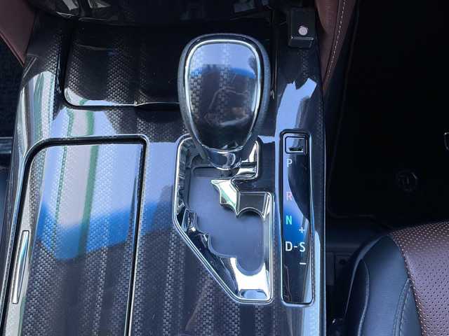 トヨタ クラウン ハイブリッド アスリートS ブラックスタイル 山口県 2015(平27)年 6.1万km ホワイトパールクリスタルシャイン サンルーフ/純正メーカーSDナビ/・フルセグテレビ（走行中視聴可能）/・Bluetooth/・AM/FM/CD/DVD/バックカメラ/クルーズコントロール/純正18インチAW/レザーシート/シートヒーター/エアシート/パワーシート/革巻きステアリング/ステアリングヒーター/HIDヘッドライト/オートライト/フォグランプ/ETC/プッシュスタート/社外ドラレコ/レーダー探知機(AR-252GA)/スペアキー×１/取扱説明書/保証書