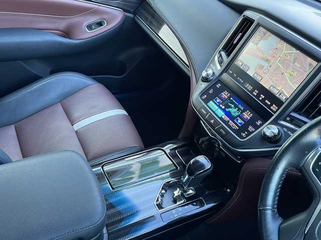 トヨタ クラウン ハイブリッド アスリートS ブラックスタイル 山口県 2015(平27)年 6.1万km ホワイトパールクリスタルシャイン サンルーフ/純正メーカーSDナビ/・フルセグテレビ（走行中視聴可能）/・Bluetooth/・AM/FM/CD/DVD/バックカメラ/クルーズコントロール/純正18インチAW/レザーシート/シートヒーター/エアシート/パワーシート/革巻きステアリング/ステアリングヒーター/HIDヘッドライト/オートライト/フォグランプ/ETC/プッシュスタート/社外ドラレコ/レーダー探知機(AR-252GA)/スペアキー×１/取扱説明書/保証書