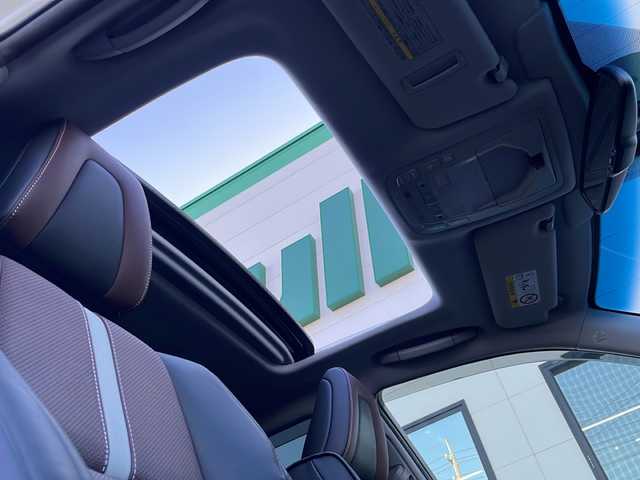 トヨタ クラウン ハイブリッド アスリートS ブラックスタイル 山口県 2015(平27)年 6.1万km ホワイトパールクリスタルシャイン サンルーフ/純正メーカーSDナビ/・フルセグテレビ（走行中視聴可能）/・Bluetooth/・AM/FM/CD/DVD/バックカメラ/クルーズコントロール/純正18インチAW/レザーシート/シートヒーター/エアシート/パワーシート/革巻きステアリング/ステアリングヒーター/HIDヘッドライト/オートライト/フォグランプ/ETC/プッシュスタート/社外ドラレコ/レーダー探知機(AR-252GA)/スペアキー×１/取扱説明書/保証書