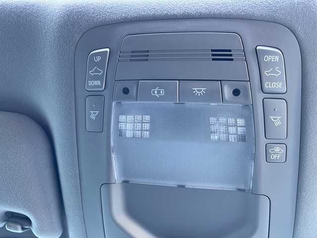 トヨタ クラウン ハイブリッド アスリートS ブラックスタイル 山口県 2015(平27)年 6.1万km ホワイトパールクリスタルシャイン サンルーフ/純正メーカーSDナビ/・フルセグテレビ（走行中視聴可能）/・Bluetooth/・AM/FM/CD/DVD/バックカメラ/クルーズコントロール/純正18インチAW/レザーシート/シートヒーター/エアシート/パワーシート/革巻きステアリング/ステアリングヒーター/HIDヘッドライト/オートライト/フォグランプ/ETC/プッシュスタート/社外ドラレコ/レーダー探知機(AR-252GA)/スペアキー×１/取扱説明書/保証書