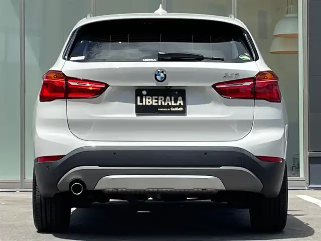 ＢＭＷ Ｘ１ xDrive 18d xライン 青森県 2017(平29)年 3.4万km アルピンホワイトⅢ /4WD/ディーゼルターボ/・純正HDDナビ/　（CD/DVD/USB/AUX/Musicコレクション）/・ドライビング・アシスト/　（レーンディパーチャーウォーニング//　前車接近警告機能/衝突軽減ブレーキ）/・バックカメラ/・パークディスタンスコントロール/・パーキングアシスト/・黒レザーシート/・D席メモリー付き/　前席パワーシート/・前席シートヒーター/・LEDヘッドライト/・ミラー一体式ETC/・リア7面プライバシーガラス/・シルバールーフレール/・ヒルクライムアシスト/・パワーバックドア/・オートワイパー/・前後フォグランプ/・レーンキーピング/・ウインカーミラー /・W/サイド/カーテンエアバッグ /・ABS/・スマートキーx2/・保証書・取説