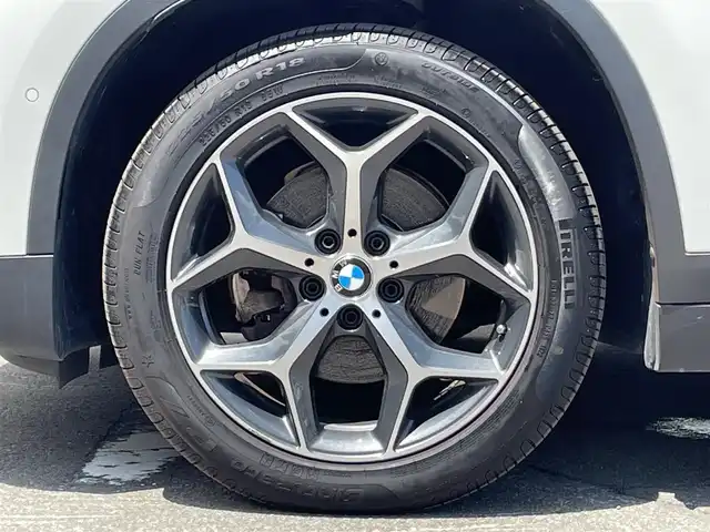 ＢＭＷ Ｘ１ xDrive 18d xライン 青森県 2017(平29)年 3.4万km アルピンホワイトⅢ /4WD/ディーゼルターボ/・純正HDDナビ/　（CD/DVD/USB/AUX/Musicコレクション）/・ドライビング・アシスト/　（レーンディパーチャーウォーニング//　前車接近警告機能/衝突軽減ブレーキ）/・バックカメラ/・パークディスタンスコントロール/・パーキングアシスト/・黒レザーシート/・D席メモリー付き/　前席パワーシート/・前席シートヒーター/・LEDヘッドライト/・ミラー一体式ETC/・リア7面プライバシーガラス/・シルバールーフレール/・ヒルクライムアシスト/・パワーバックドア/・オートワイパー/・前後フォグランプ/・レーンキーピング/・ウインカーミラー /・W/サイド/カーテンエアバッグ /・ABS/・スマートキーx2/・保証書・取説