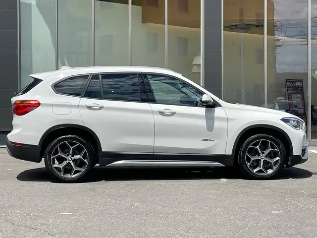 ＢＭＷ Ｘ１ xDrive 18d xライン 青森県 2017(平29)年 3.4万km アルピンホワイトⅢ /4WD/ディーゼルターボ/・純正HDDナビ/　（CD/DVD/USB/AUX/Musicコレクション）/・ドライビング・アシスト/　（レーンディパーチャーウォーニング//　前車接近警告機能/衝突軽減ブレーキ）/・バックカメラ/・パークディスタンスコントロール/・パーキングアシスト/・黒レザーシート/・D席メモリー付き/　前席パワーシート/・前席シートヒーター/・LEDヘッドライト/・ミラー一体式ETC/・リア7面プライバシーガラス/・シルバールーフレール/・ヒルクライムアシスト/・パワーバックドア/・オートワイパー/・前後フォグランプ/・レーンキーピング/・ウインカーミラー /・W/サイド/カーテンエアバッグ /・ABS/・スマートキーx2/・保証書・取説