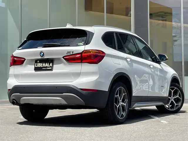 ＢＭＷ Ｘ１ xDrive 18d xライン 青森県 2017(平29)年 3.4万km アルピンホワイトⅢ /4WD/ディーゼルターボ/・純正HDDナビ/　（CD/DVD/USB/AUX/Musicコレクション）/・ドライビング・アシスト/　（レーンディパーチャーウォーニング//　前車接近警告機能/衝突軽減ブレーキ）/・バックカメラ/・パークディスタンスコントロール/・パーキングアシスト/・黒レザーシート/・D席メモリー付き/　前席パワーシート/・前席シートヒーター/・LEDヘッドライト/・ミラー一体式ETC/・リア7面プライバシーガラス/・シルバールーフレール/・ヒルクライムアシスト/・パワーバックドア/・オートワイパー/・前後フォグランプ/・レーンキーピング/・ウインカーミラー /・W/サイド/カーテンエアバッグ /・ABS/・スマートキーx2/・保証書・取説