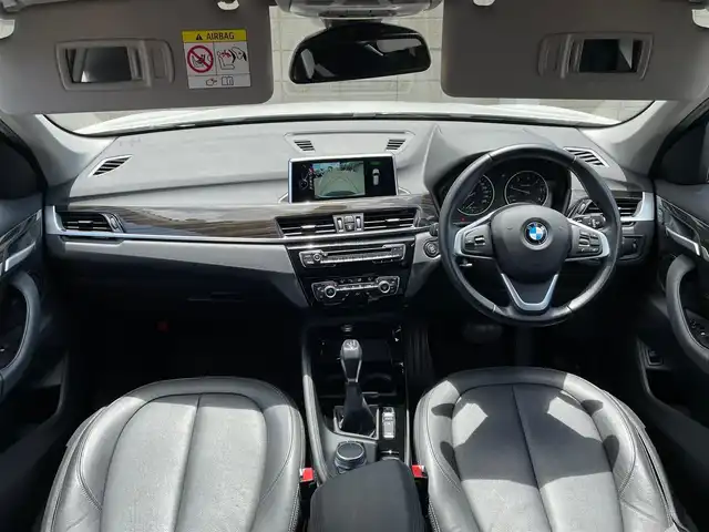 ＢＭＷ Ｘ１ xDrive 18d xライン 青森県 2017(平29)年 3.4万km アルピンホワイトⅢ /4WD/ディーゼルターボ/・純正HDDナビ/　（CD/DVD/USB/AUX/Musicコレクション）/・ドライビング・アシスト/　（レーンディパーチャーウォーニング//　前車接近警告機能/衝突軽減ブレーキ）/・バックカメラ/・パークディスタンスコントロール/・パーキングアシスト/・黒レザーシート/・D席メモリー付き/　前席パワーシート/・前席シートヒーター/・LEDヘッドライト/・ミラー一体式ETC/・リア7面プライバシーガラス/・シルバールーフレール/・ヒルクライムアシスト/・パワーバックドア/・オートワイパー/・前後フォグランプ/・レーンキーピング/・ウインカーミラー /・W/サイド/カーテンエアバッグ /・ABS/・スマートキーx2/・保証書・取説
