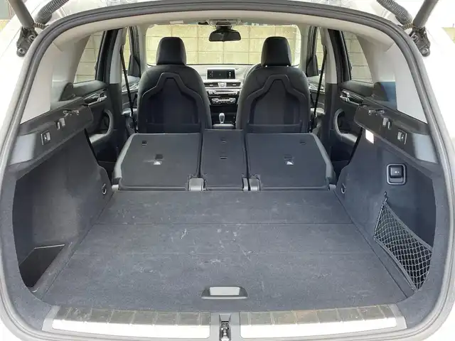 ＢＭＷ Ｘ１ xDrive 18d xライン 青森県 2017(平29)年 3.4万km アルピンホワイトⅢ /4WD/ディーゼルターボ/・純正HDDナビ/　（CD/DVD/USB/AUX/Musicコレクション）/・ドライビング・アシスト/　（レーンディパーチャーウォーニング//　前車接近警告機能/衝突軽減ブレーキ）/・バックカメラ/・パークディスタンスコントロール/・パーキングアシスト/・黒レザーシート/・D席メモリー付き/　前席パワーシート/・前席シートヒーター/・LEDヘッドライト/・ミラー一体式ETC/・リア7面プライバシーガラス/・シルバールーフレール/・ヒルクライムアシスト/・パワーバックドア/・オートワイパー/・前後フォグランプ/・レーンキーピング/・ウインカーミラー /・W/サイド/カーテンエアバッグ /・ABS/・スマートキーx2/・保証書・取説