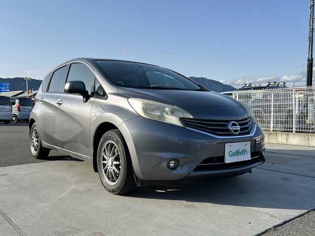 日産 ノート メダリスト 山梨県 2013(平25)年 4.6万km ダークメタルグレー 純正ナビ/地デジTV/CD/DVD/Bluetooth/バック/全方位カメラ/ハーフレザーシート/スマートキー/スペアキー/ETC