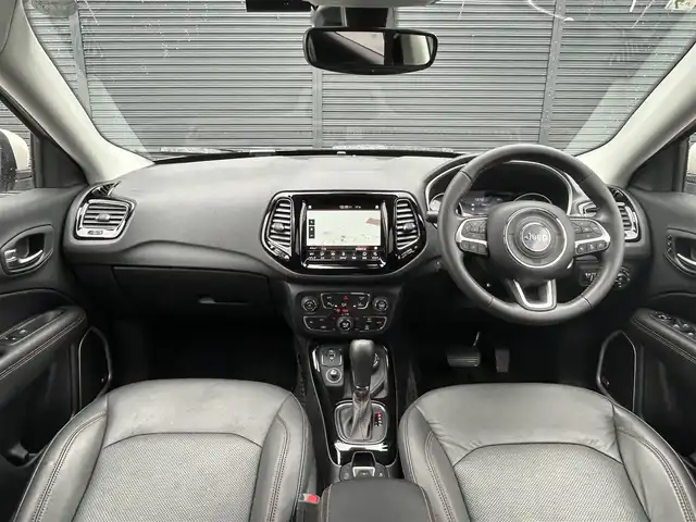 クライスラー・ジープ ジープ コンパス リミテッド 茨城県 2020(令2)年 2.6万km 白 ワンオーナー　/ｂｅａｔｓサウンド　/衝突軽減Ｂ　/ＡＣＣ　/レーンセンス　/ＢＳＭ　/Ｂカメラ　/パークセンス　/ナビ　/ＴＶ　/黒革　/シートＨ　/ＰＷシート　/ＰＷテールゲート　/オートハイビーム　/ＥＴＣ　/前後ドラレコ/禁煙車