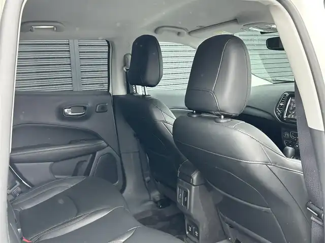 クライスラー・ジープ ジープ コンパス リミテッド 茨城県 2020(令2)年 2.6万km 白 ワンオーナー　/ｂｅａｔｓサウンド　/衝突軽減Ｂ　/ＡＣＣ　/レーンセンス　/ＢＳＭ　/Ｂカメラ　/パークセンス　/ナビ　/ＴＶ　/黒革　/シートＨ　/ＰＷシート　/ＰＷテールゲート　/オートハイビーム　/ＥＴＣ　/前後ドラレコ/禁煙車