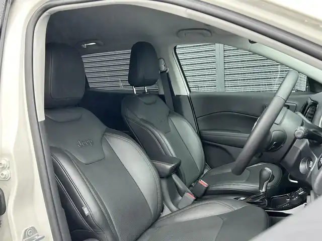 クライスラー・ジープ ジープ コンパス リミテッド 茨城県 2020(令2)年 2.6万km 白 ワンオーナー　/ｂｅａｔｓサウンド　/衝突軽減Ｂ　/ＡＣＣ　/レーンセンス　/ＢＳＭ　/Ｂカメラ　/パークセンス　/ナビ　/ＴＶ　/黒革　/シートＨ　/ＰＷシート　/ＰＷテールゲート　/オートハイビーム　/ＥＴＣ　/前後ドラレコ/禁煙車