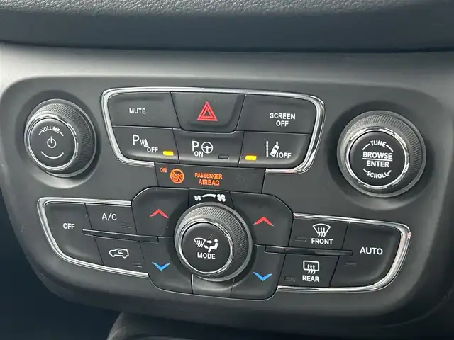 クライスラー・ジープ ジープ コンパス リミテッド 茨城県 2020(令2)年 2.6万km 白 ワンオーナー　/ｂｅａｔｓサウンド　/衝突軽減Ｂ　/ＡＣＣ　/レーンセンス　/ＢＳＭ　/Ｂカメラ　/パークセンス　/ナビ　/ＴＶ　/黒革　/シートＨ　/ＰＷシート　/ＰＷテールゲート　/オートハイビーム　/ＥＴＣ　/前後ドラレコ/禁煙車