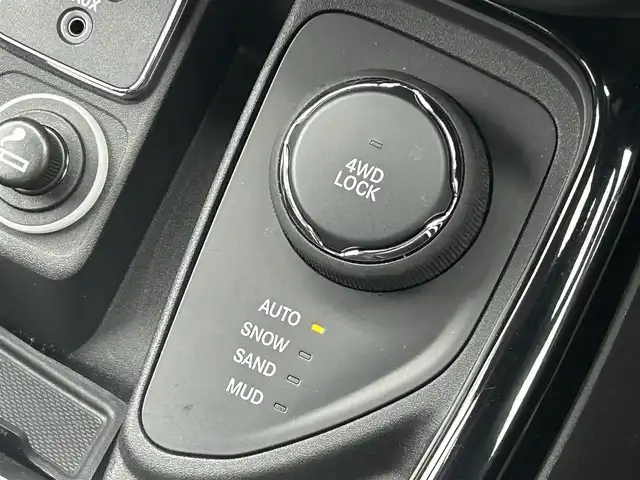 クライスラー・ジープ ジープ コンパス リミテッド 茨城県 2020(令2)年 2.6万km 白 ワンオーナー　/ｂｅａｔｓサウンド　/衝突軽減Ｂ　/ＡＣＣ　/レーンセンス　/ＢＳＭ　/Ｂカメラ　/パークセンス　/ナビ　/ＴＶ　/黒革　/シートＨ　/ＰＷシート　/ＰＷテールゲート　/オートハイビーム　/ＥＴＣ　/前後ドラレコ/禁煙車