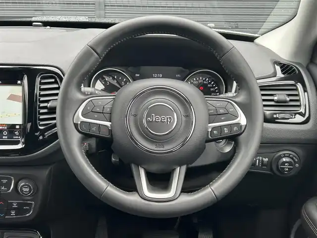 クライスラー・ジープ ジープ コンパス リミテッド 茨城県 2020(令2)年 2.6万km 白 ワンオーナー　/ｂｅａｔｓサウンド　/衝突軽減Ｂ　/ＡＣＣ　/レーンセンス　/ＢＳＭ　/Ｂカメラ　/パークセンス　/ナビ　/ＴＶ　/黒革　/シートＨ　/ＰＷシート　/ＰＷテールゲート　/オートハイビーム　/ＥＴＣ　/前後ドラレコ/禁煙車