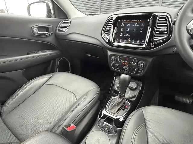 クライスラー・ジープ ジープ コンパス リミテッド 茨城県 2020(令2)年 2.6万km 白 ワンオーナー　/ｂｅａｔｓサウンド　/衝突軽減Ｂ　/ＡＣＣ　/レーンセンス　/ＢＳＭ　/Ｂカメラ　/パークセンス　/ナビ　/ＴＶ　/黒革　/シートＨ　/ＰＷシート　/ＰＷテールゲート　/オートハイビーム　/ＥＴＣ　/前後ドラレコ/禁煙車